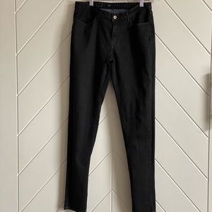 Women’s Levi black skinny jeans